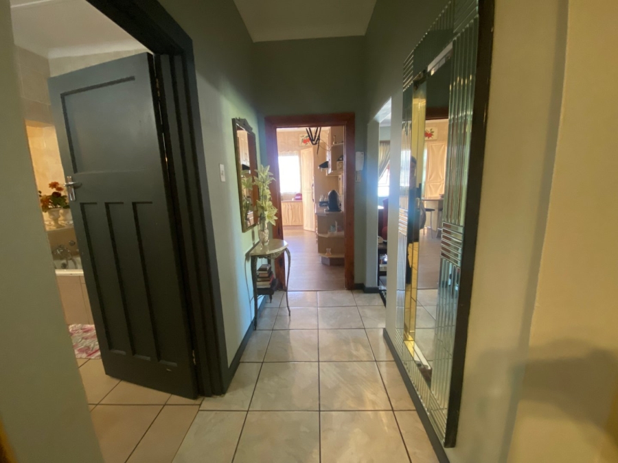 6 Bedroom Property for Sale in Berea Eastern Cape